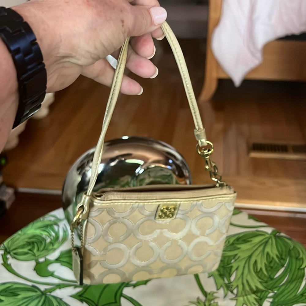 Authentic Coach Wristlet!! - image 6